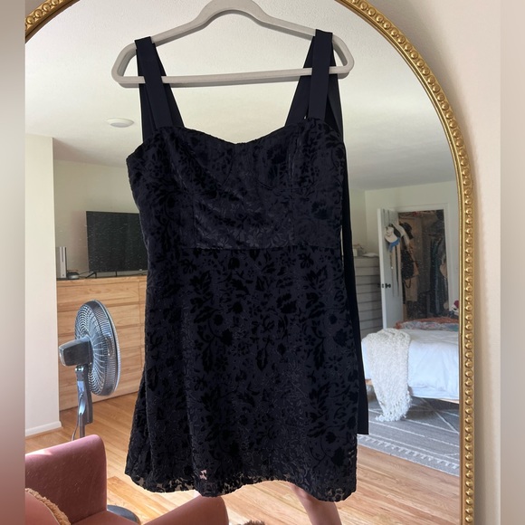 House of Harlow 1960 Dresses & Skirts - NWT House Of Harlow Navy Silky Velvet Floral Mini Dress size M